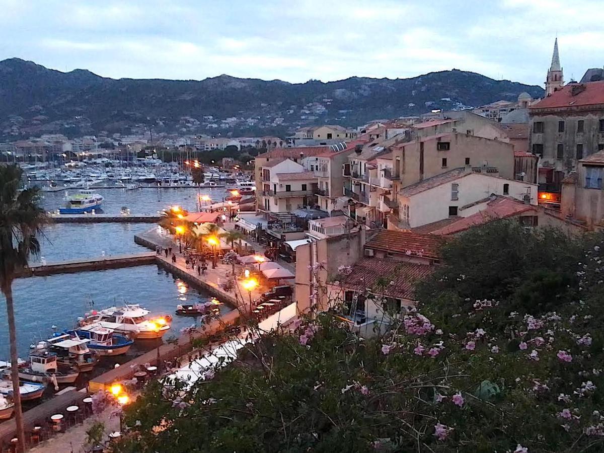 Appartement Spacieux En Face Du Port Calvi  Eksteriør bilde